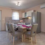 Four-bedroom In * ボドニャン