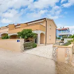 別荘 Four-bedroom In