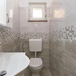 別荘 Four-bedroom In ボドニャン