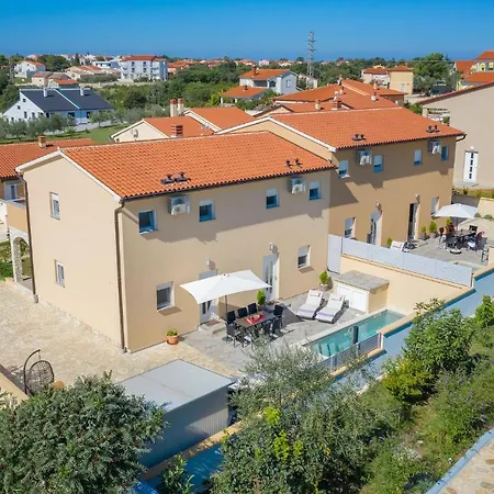 Four-bedroom In Ferienhaus *