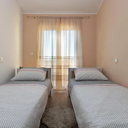 Four-bedroom In Ferienhaus