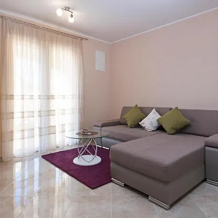 Holiday home Cozy In Vodnjan With Wifi