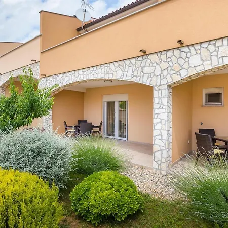 Four-bedroom In Ferienhaus *