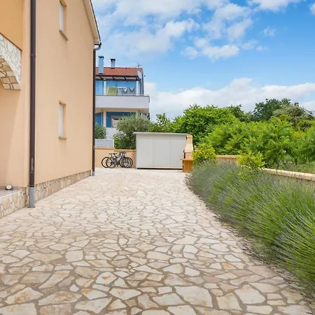 Ferienhaus Four-bedroom In Vodnjan