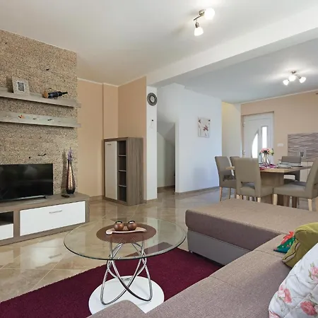 Four-bedroom In * Vodnjan