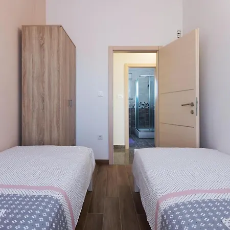 Cozy In Vodnjan With Wifi Hébergement de vacances *