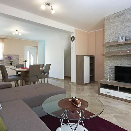 Ferienhaus Four-bedroom In Vodnjan